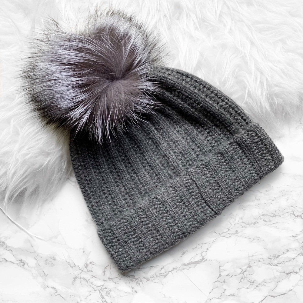 SaksFifthAve Gray Pompom Beanie NWT 100% cashmere